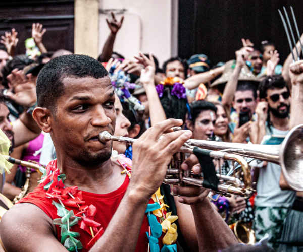 Carnaval 2021: lives para curtir sem sair de casa